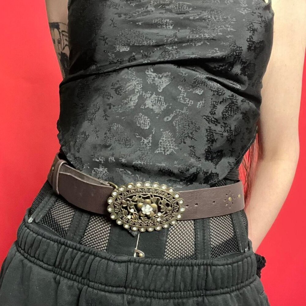 Brown belt with gemstone buckle  🤎🤍​​​